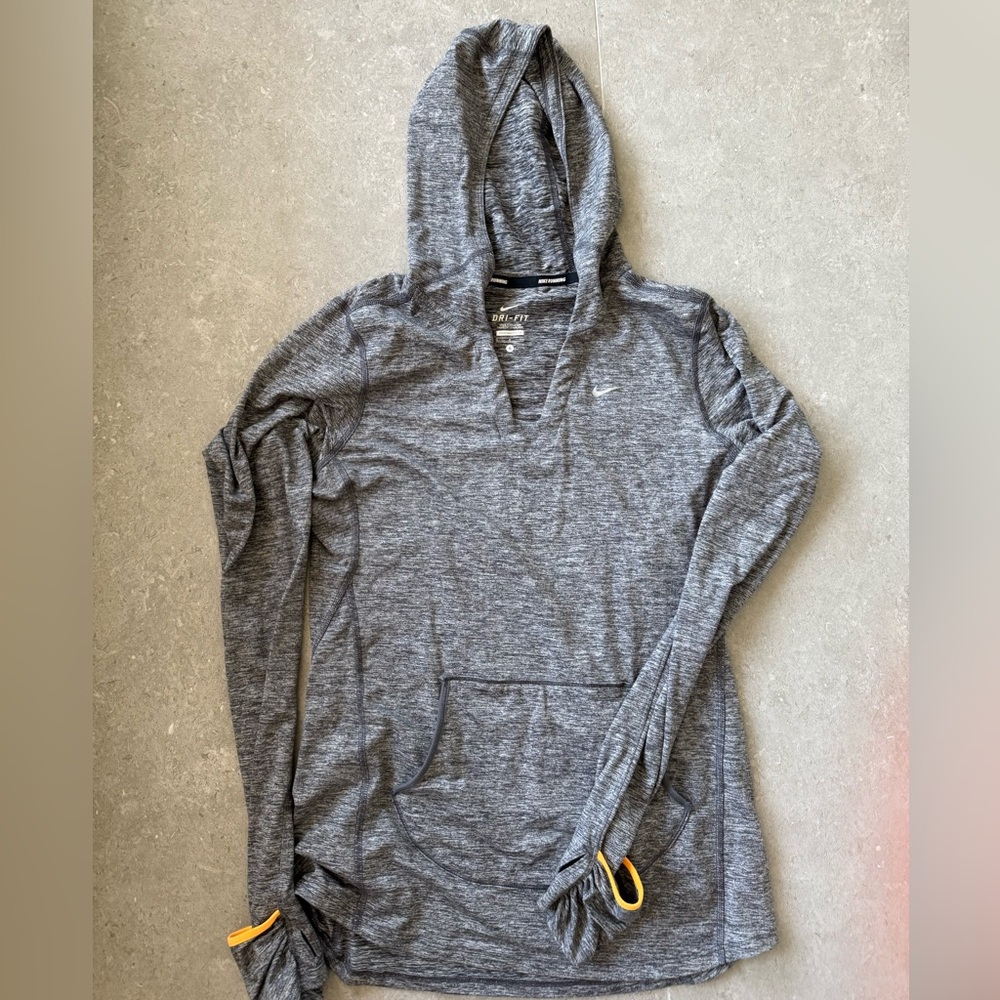 Nike Dri fit long sleeve sweater